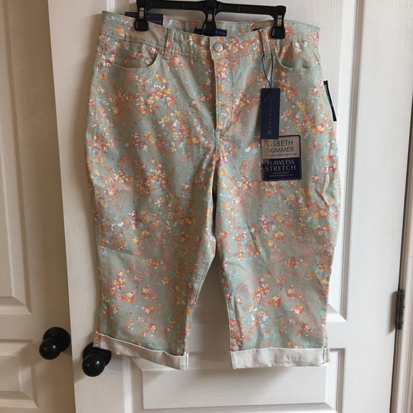 Bandolino Capris - Picture 1 of 8